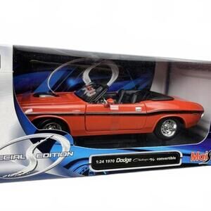 Maisto 1:24 Diecast 1970 Dodge Challenger R/T Convertible Special Edition / New